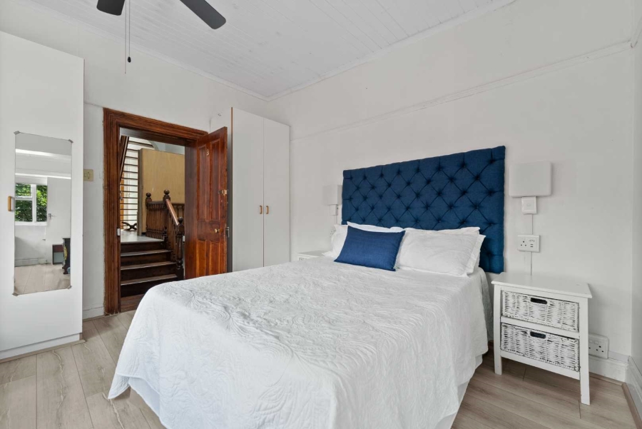 6 Bedroom Property for Sale in Vredehoek Western Cape